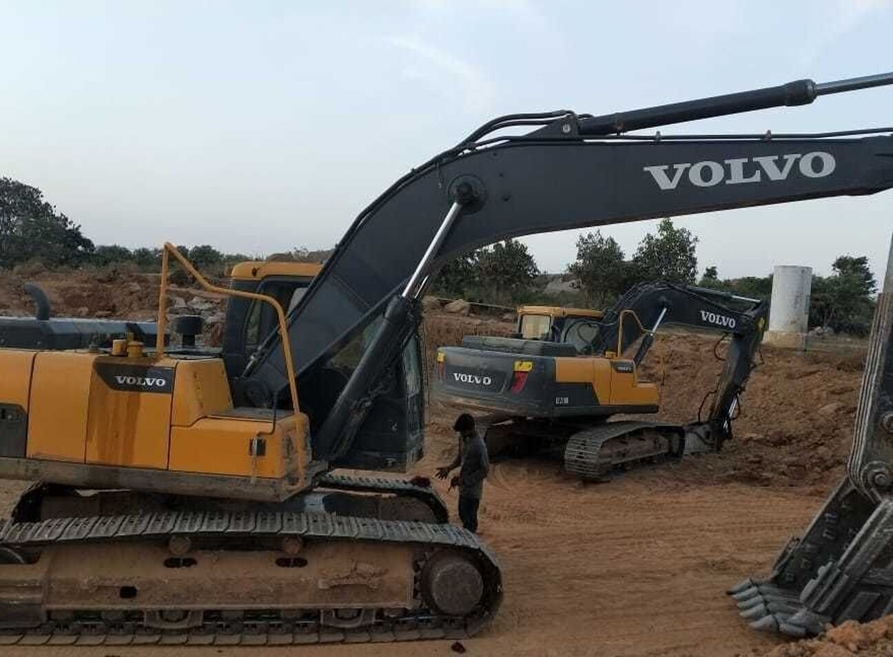 Used Volvo EC210D Excavator For Sale In India - HeavyMart.com