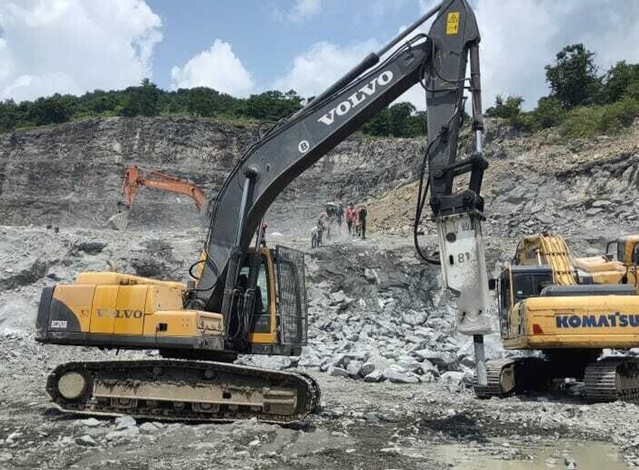 Used Volvo EC210B Excavator For Sale In Singapore - HeavyMart.com