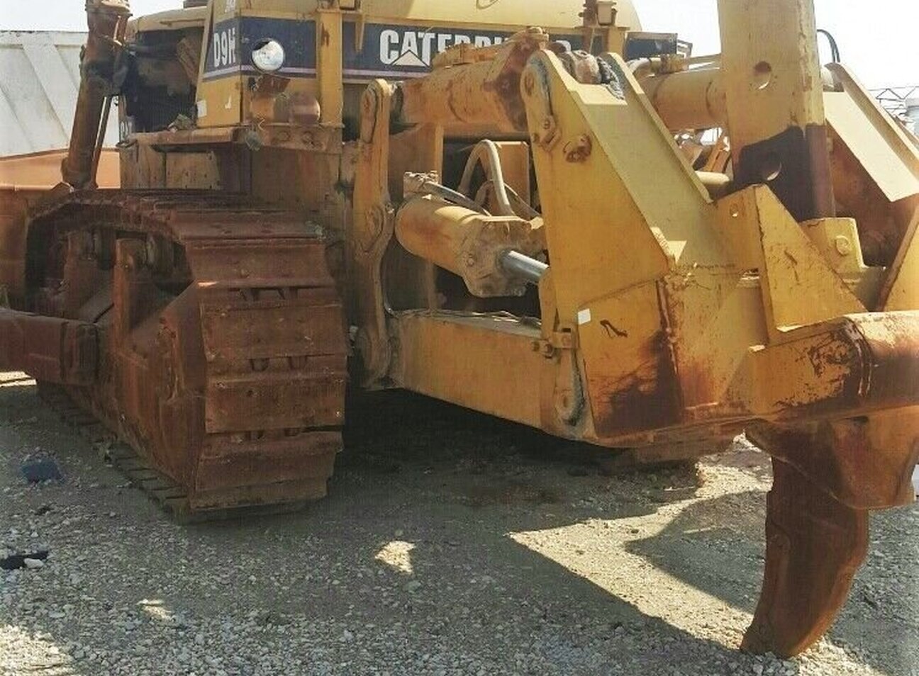 Used Caterpillar CAT D H Bulldozer For Sale In Qatar HeavyMart Com