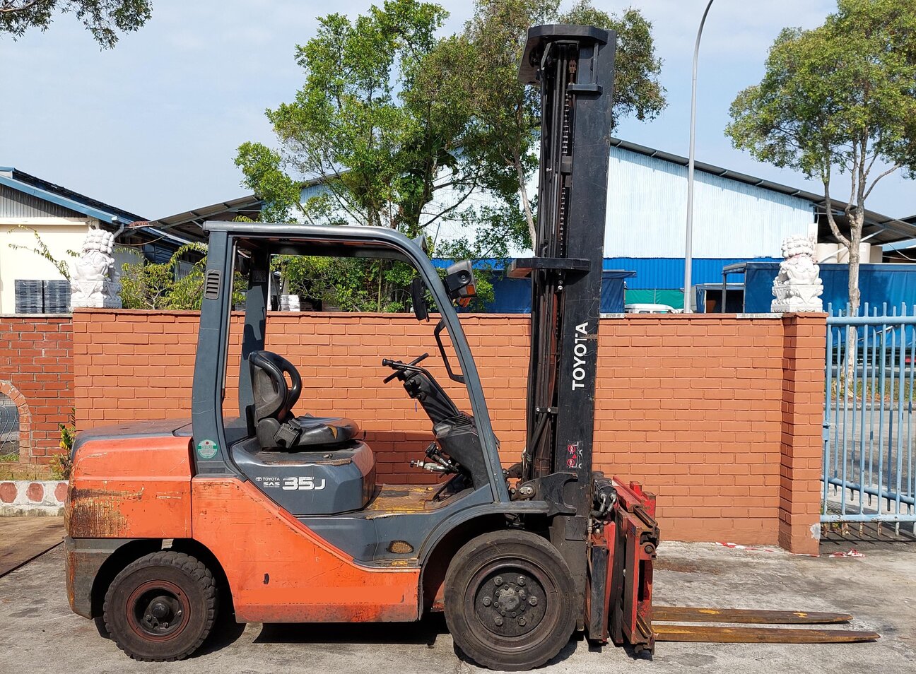 Used Toyota 72-8FDJ35 Forklift For Sale in Singapore - HeavyMart.com